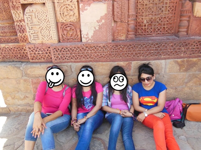 Asking stranger for pictures at Qutab Minar