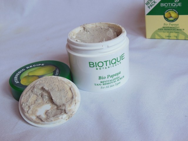 Biotique Bio Papaya Tan removal Scrub Review