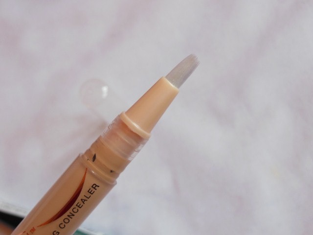 Maybelline Dream Touch Lumi Highlighting Concealer Brush