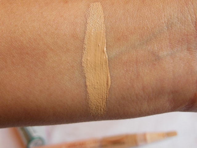 Maybelline Dream Touch Lumi Highlighting Concealer Swatch