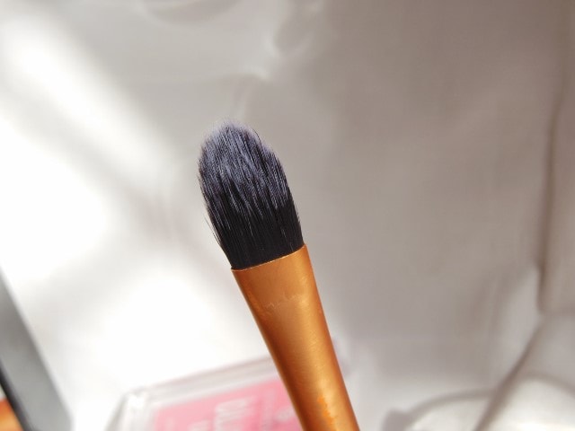 Real Techniques Core Collection - Pointed Foundation Brush