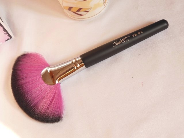 Sedona Lace Makeup Brush -Jumbo Fan Brush FB 01