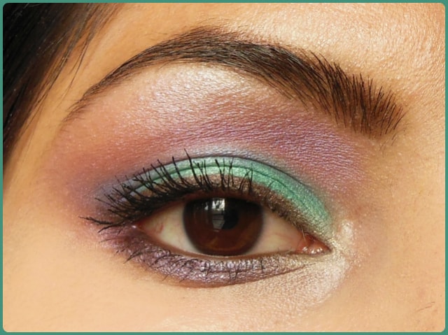 Lakme Illusion Kareena Kapoor Green and Pink Eye Look