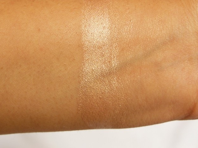 Faces Ultime Pro MetaliGlow Champagne Swatch