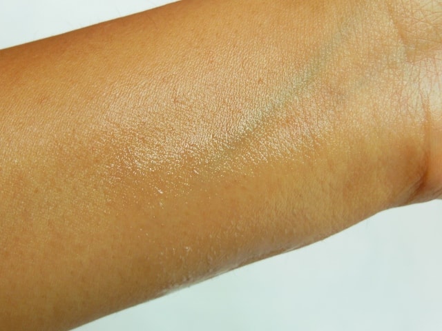 Neutrogena Ultra Sheer Body Mist Sunscreen SPF 30 Swatch
