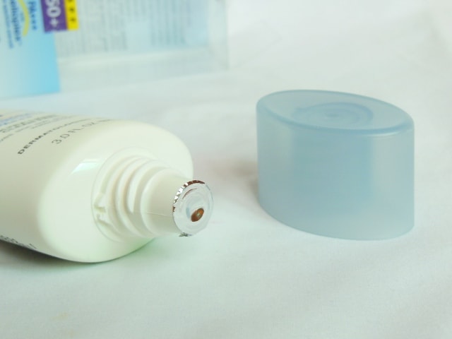 Neutrogena Ultra Sheer Dry Touch Sunblock SPF 50+ Packaging