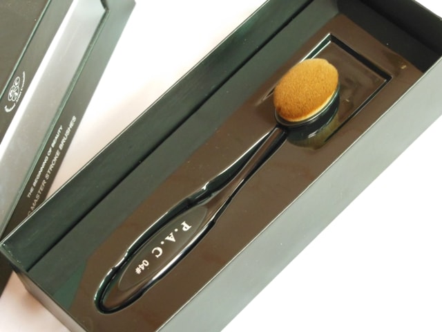 PAC Cosmetics Master Stroke Brush 04 Packaging