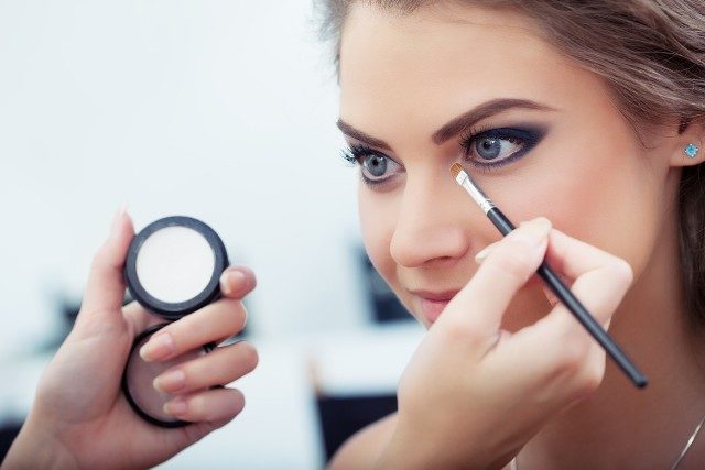 Secrets that Makeup Artists Swear by - Conceal Eye Bags