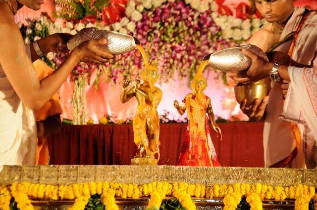 10 Best Ways to Celebrate Krishna Janmashtami