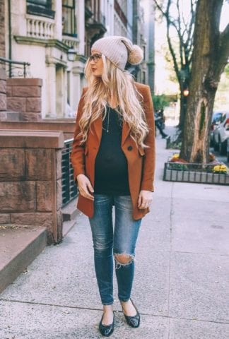 5 ways to look stylish during pregnancy- Accessorize