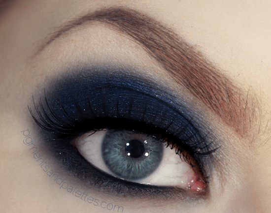 navy-blue-smokey-eyes-by-lisa-eldridge