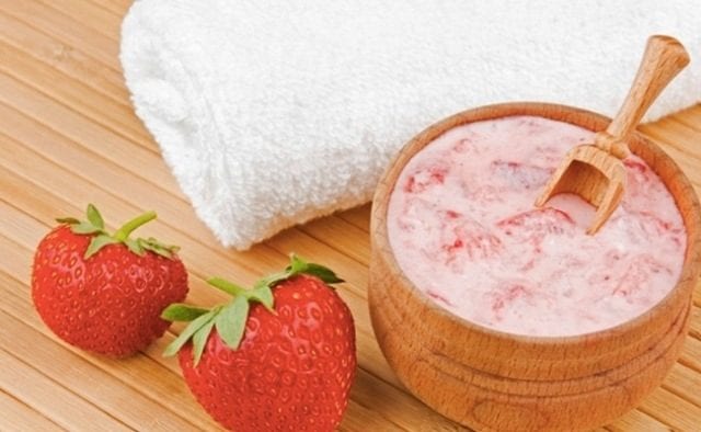 strawberry-face-mask-recipes-at-home-strawberry-honey-and-yogurt-mask
