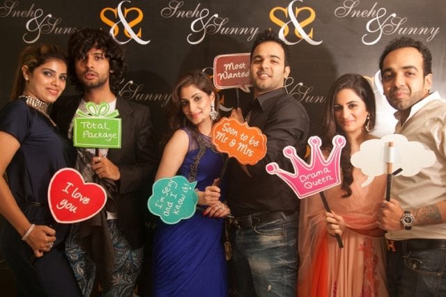10-best-photobooth-inspirations-for-indian-wedding-signage-photo-booth