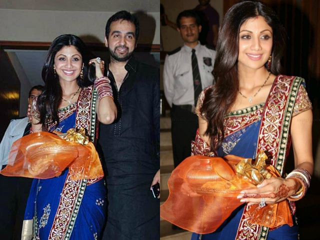 bollywood-celebrities-karwa-chauth-outfit-shilpa-shetty-blue-saree