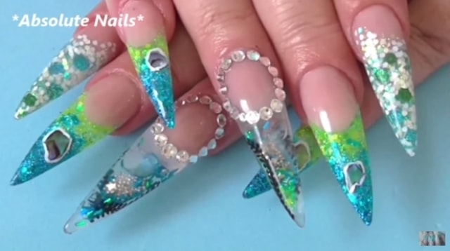 crazy-beauty-trends-ever-aquarium-nail-art