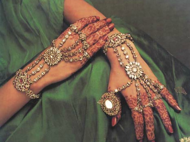 must-have-vintage-jewelry-for-indian-brides-antique-hath-phool