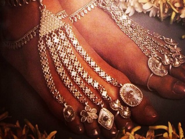 must-have-vintage-jewelry-for-indian-brides-foot-harness-2
