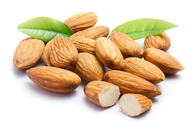 superfoods-to-lose-belly-fat-almonds