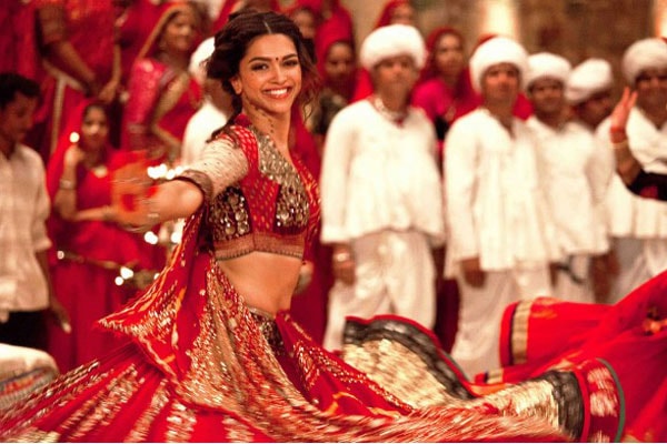 top-10-bollywood-celeb-garba-navaratri-looks-deepika-padukona-ram-leela