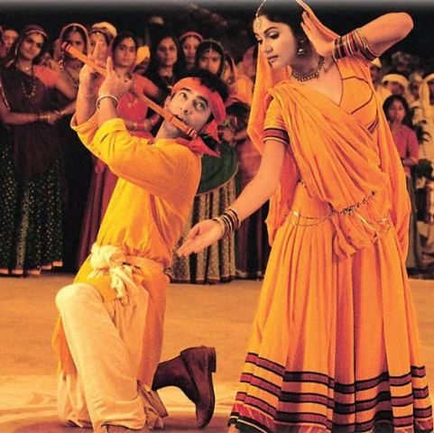 top-10-bollywood-celeb-garba-navaratri-looks-gracy-singh-radha-kaise-na-jale