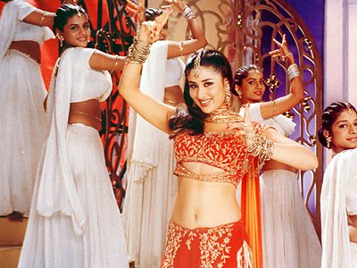 top-10-bollywood-celeb-garba-navaratri-looks-kareena-kapoor