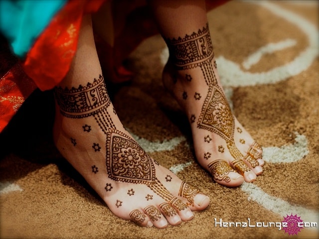 trending-henna-designs-for-feet-abstract-heena-design