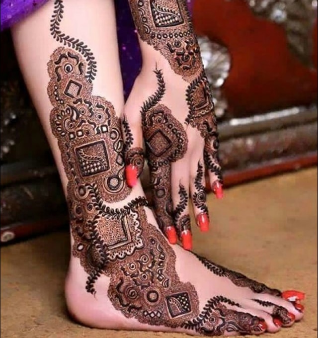 trending-henna-designs-for-feet-bridal-mehendi-design-for-sides-of-feet