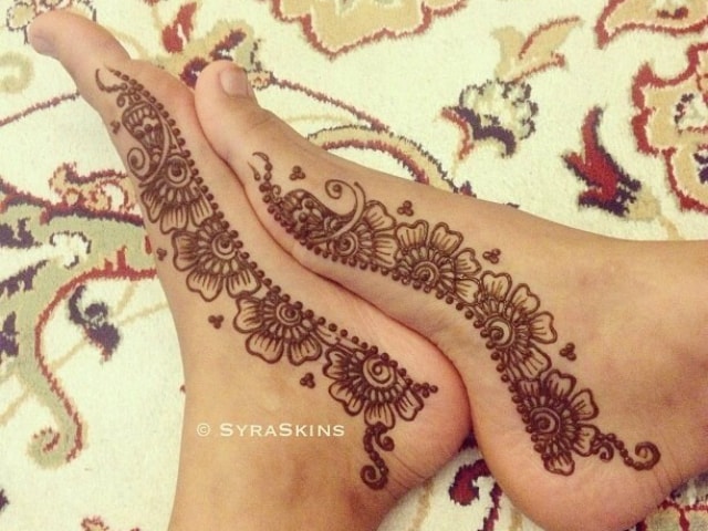 trending-henna-designs-for-feet-floral-mehendi-design-for-sides-of-feet-2