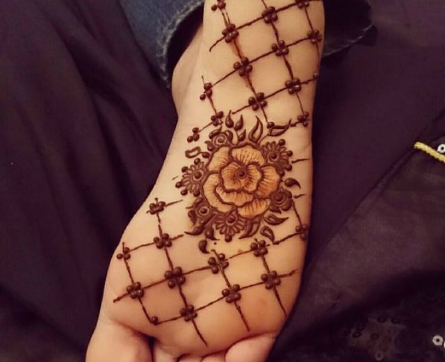 trending-henna-designs-for-feet-heena-design-for-soles-1