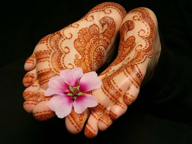 trending-henna-designs-for-feet-heena-design-for-soles-2