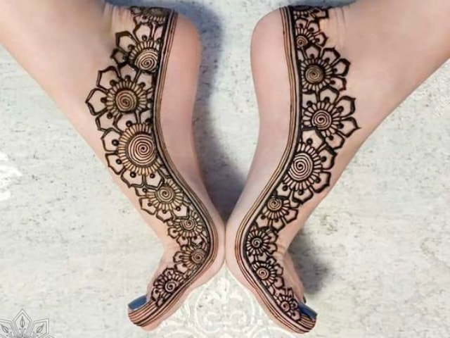 trending-henna-designs-for-feet-heena-design-for-sides-of-feet-1