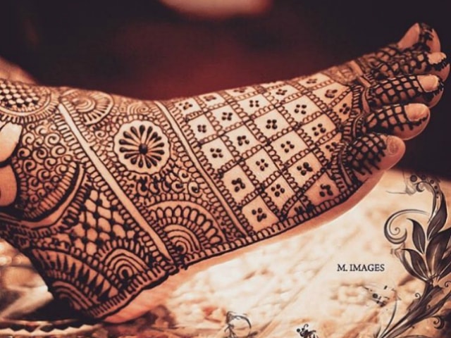 trending-henna-designs-for-feet-indian-bridal-mehendi-design-2