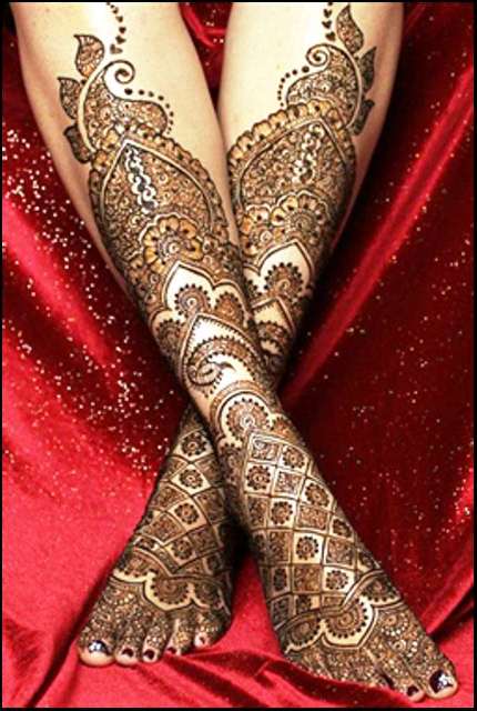 trending-henna-designs-for-feet-intricate-heena-design