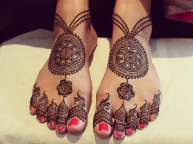 trending-henna-designs-for-feet-jewelry-inspired-bridal-mehendi-design