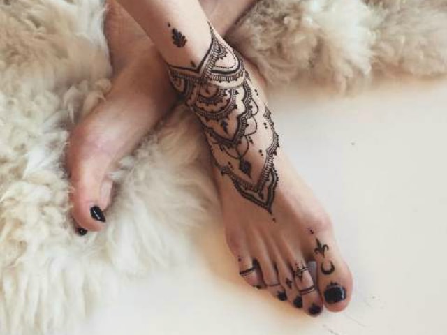 trending-henna-designs-for-feet-jewelry-mehendi-design-3