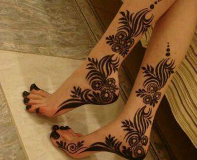 trending-henna-designs-for-feet-latest-bridal-mehendi-design-for-sides-of-feet