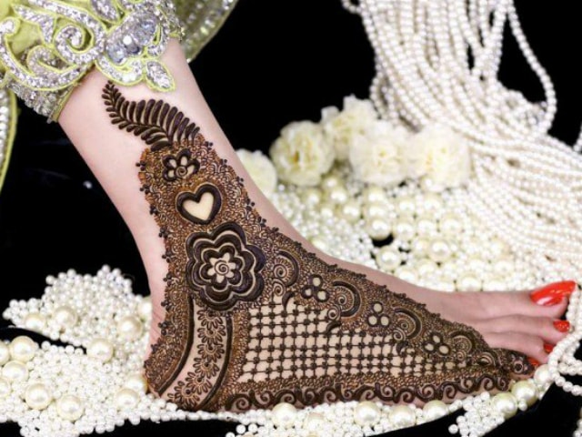 trending-henna-designs-for-feet-mehendi-design-for-sides-of-feet-3
