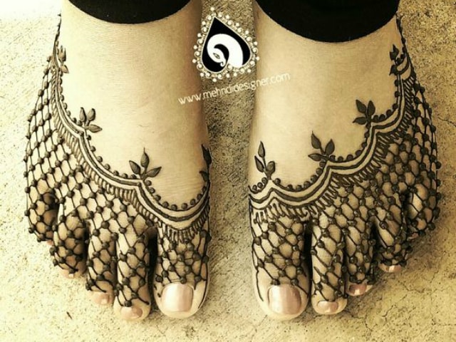trending-henna-designs-for-feet-net-jaali-mehendi-design-for-feet