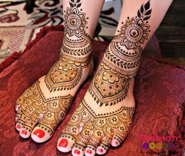 trending-henna-designs-for-feet-simple-indian-bridal-mehendi-design