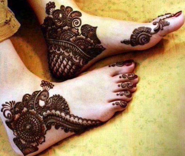 trending-henna-designs-for-feet-trending-indian-bridal-mehendi-design-4