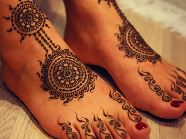 trending-henna-designs-for-feet-tribal-indian-mehendi-design-2