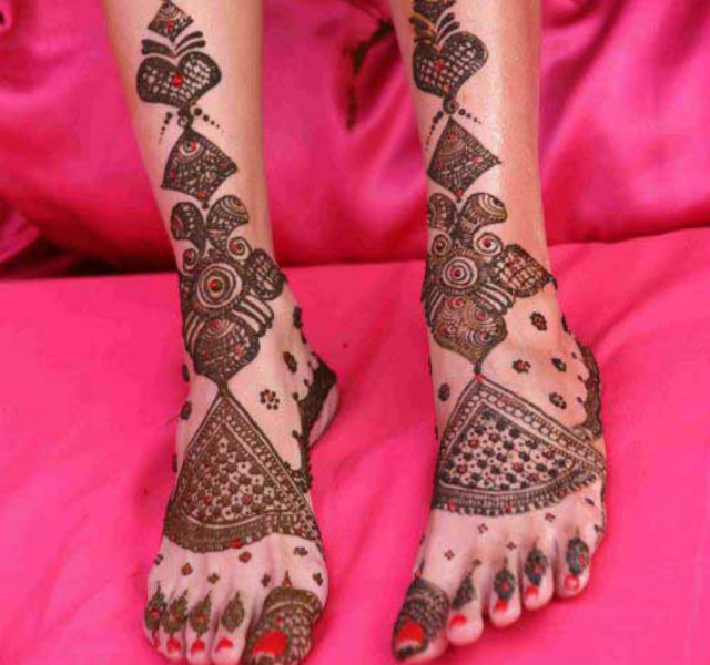 trending-henna-designs-for-feet-tribal-mehendi-design-3