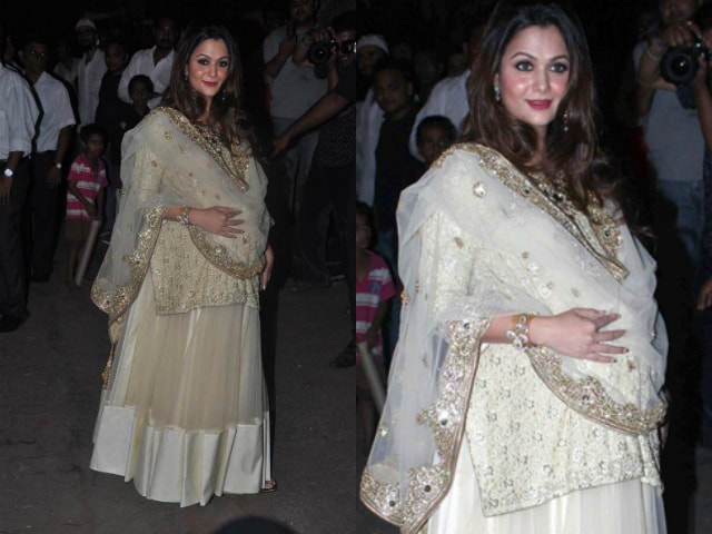 yummy-mummies-of-bollywood-amrita-arora-baby-bump