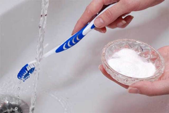 best-beauty-hacks-using-baking-soda-baking-soda-for-teeth