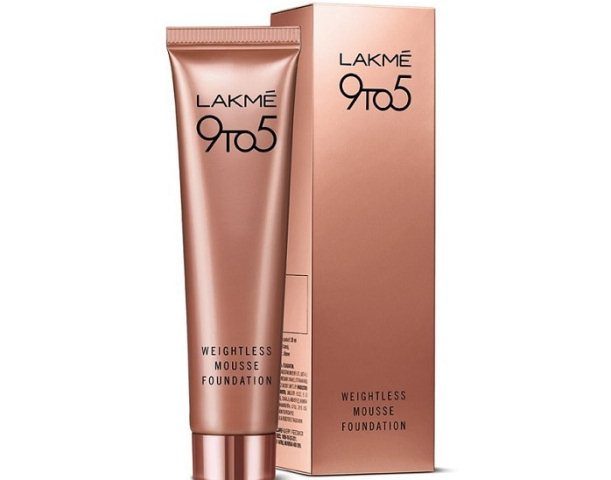 best-drugstore-foundations-for-oily-skin-in-india-lakme-9-to-5-weightless-mousse-foundation
