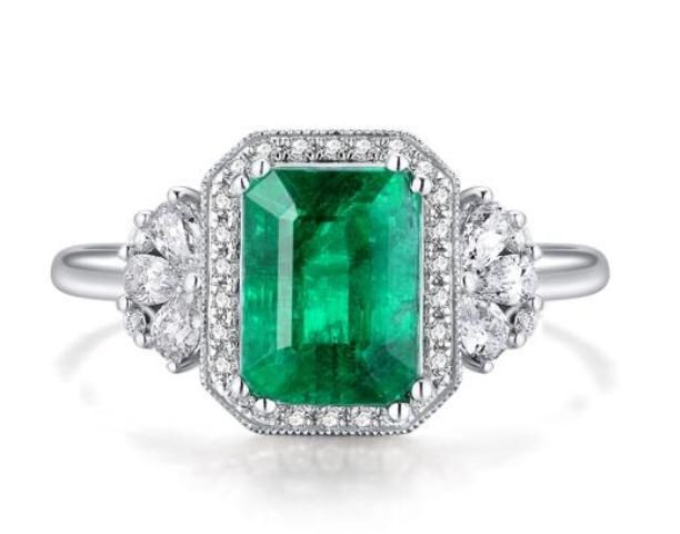 best-engagement-rings-for-brides-emerald-gems-diamond-ring-2