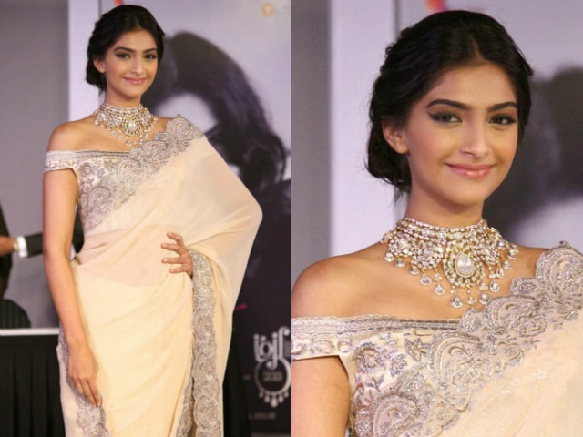 best-ethnic-looks-of-sonam-kapoor-sonam-kapoor-in-off-shoulder-blouse-saree