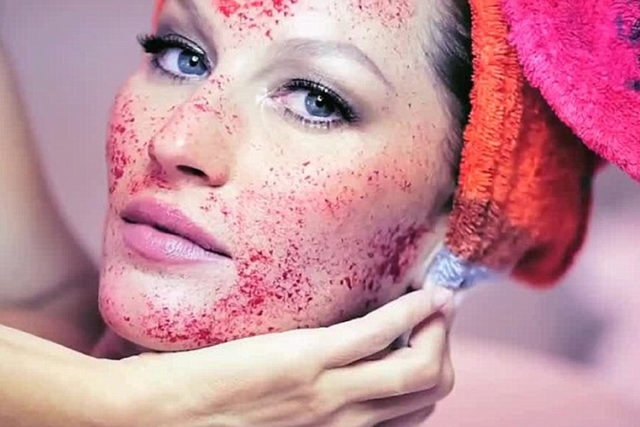 crazy-beauty-trends-ever-vampire-facials