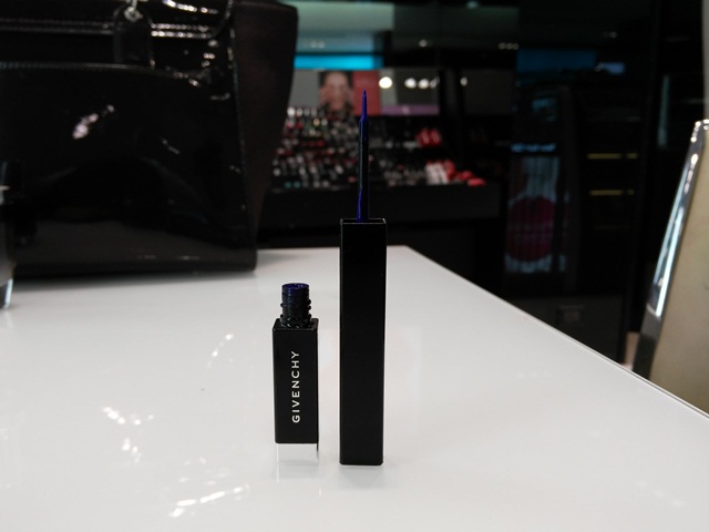 givenchy-eye-liner-electric-blue